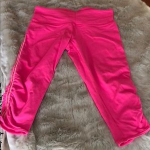 Lululemon hot pink knee length leggings size 6